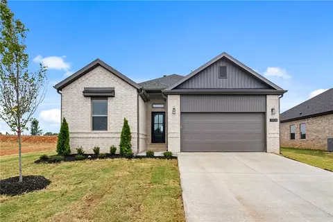 1304 NW 15th St, Highfill, AR 72734