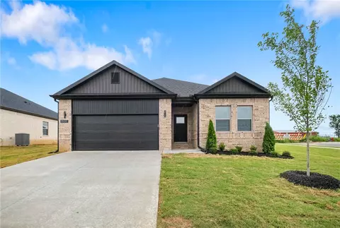 1300 NW 15th St, Highfill, AR 72734