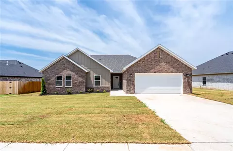 117 N Panther Ave, Farmington, AR 72730