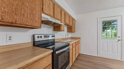 Kitchen - 10 N Crest St, West Fork, AR 72774 photo 2 of 2