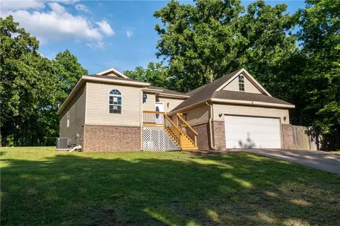 15 Coalburn Cir, Bella Vista, AR 72715