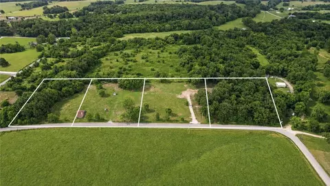 511 NW Cowan Ave, Gentry, AR 72734