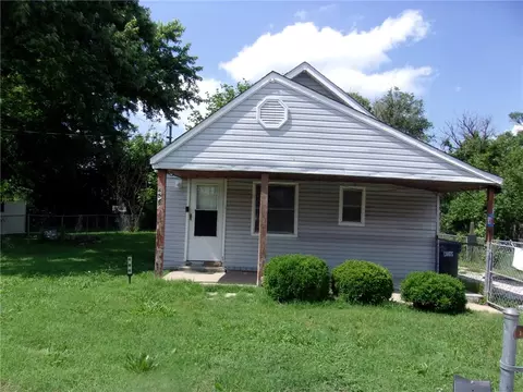 606 Huckleberry Ln, Springdale, AR 72764