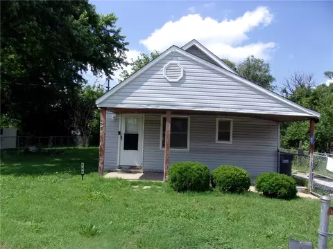 606 Huckleberry Ln, Springdale, AR 72764