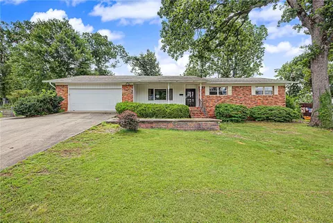 1308 Birch Dr, Rogers, AR 72758
