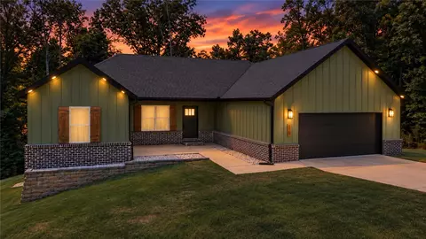 16 Overton Dr, Bella Vista, AR 72714