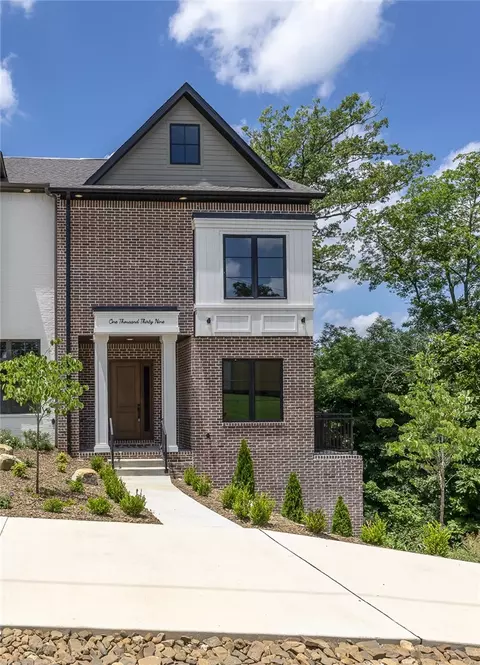 1039 NW A St, Bentonville, AR 72712