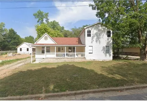 309 Douglas St, Berryville, AR 72616