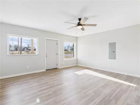 Living - 9513 62 Hwy, Harrison, AR 72601 photo 2 of 3