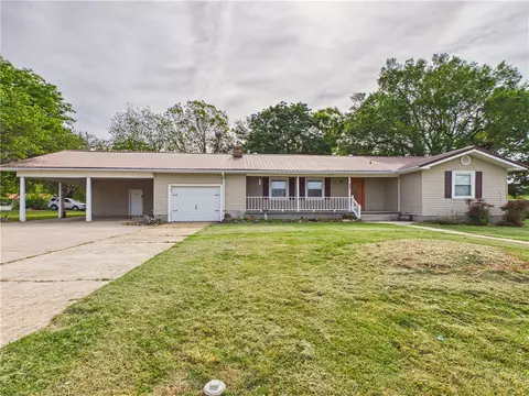 803 N Springfield St, Berryville, AR 72616