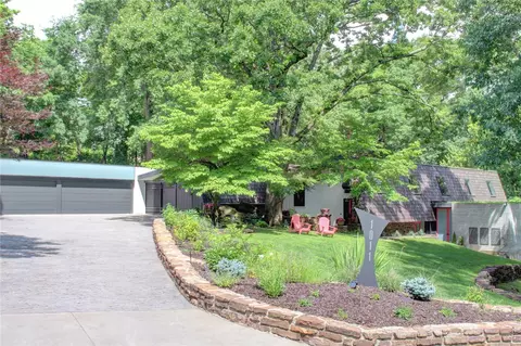 1011 N Tanglebriar Ln, Fayetteville, AR 72701