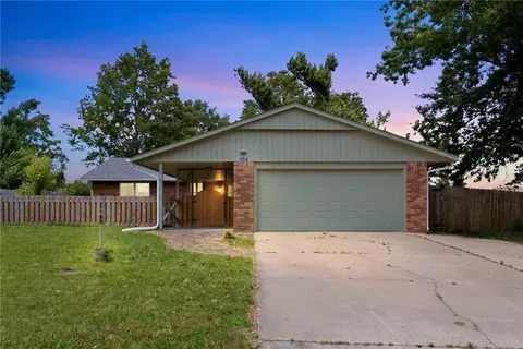 504 S 11th Pl, Rogers, AR 72756