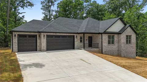 3 March Ln, Bella Vista, AR 72714