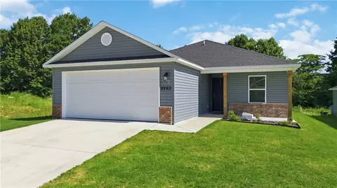 2262 S Ouachita Dr, Fayetteville, AR 72701