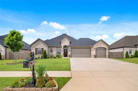 886 Bellagiola Dr, Springdale, AR 72762