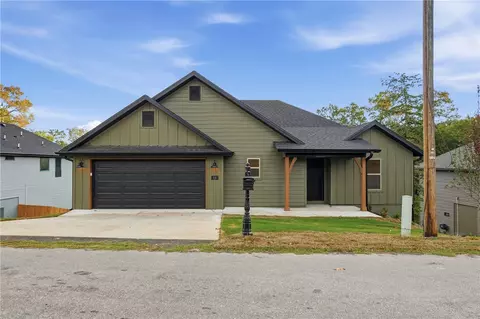 16 Reading Ln, Bella Vista, AR 72714