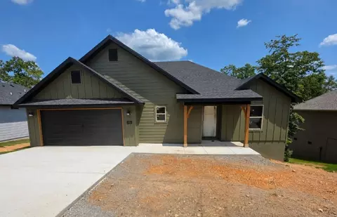 16 Reading Ln, Bella Vista, AR 72714