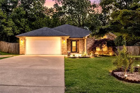 25 Overton Dr, Bella Vista, AR 72714