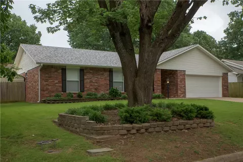 1443 Overo Cir, Springdale, AR 72762