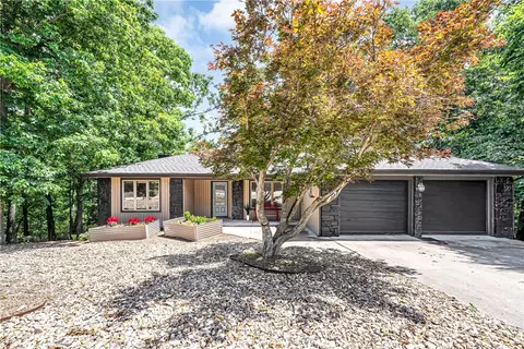 8 Brucker Dr, Bella Vista, AR 72715