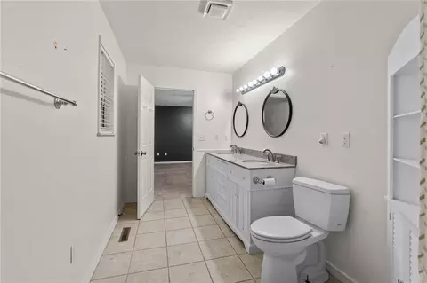 Bath - 302 Tamarind St, Harrison, AR 72601 photo 2 of 6