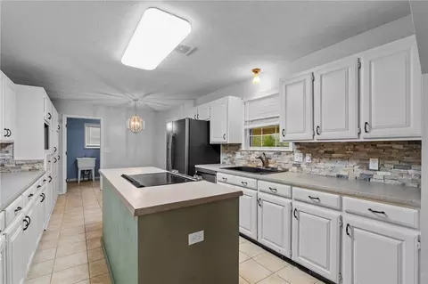 Kitchen - 302 Tamarind St, Harrison, AR 72601 photo 1 of 3