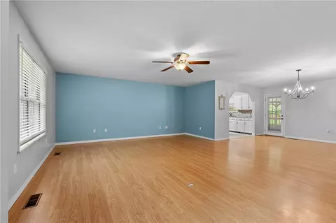 Living - 302 Tamarind St, Harrison, AR 72601 photo 2 of 5