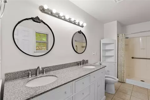 Bath - 302 Tamarind St, Harrison, AR 72601 photo 1 of 6