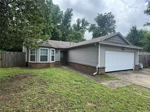 1010 E 23rd St, Russellville, AR 72802