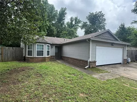 1010 E 23rd St, Russellville, AR 72801