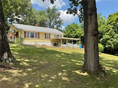 Exterior - 203 N Pine St, Harrison, AR 72601 photo 4 of 7