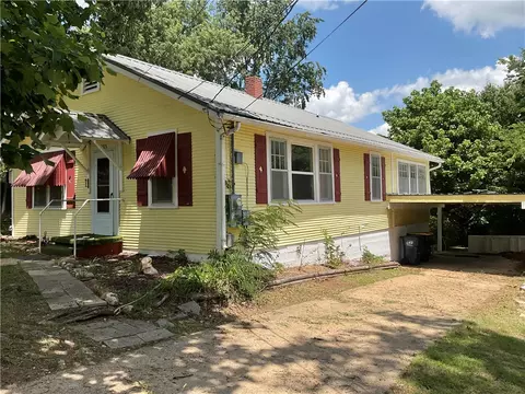 Exterior - 203 N Pine St, Harrison, AR 72601 photo 3 of 7