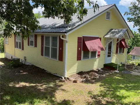 Exterior - 203 N Pine St, Harrison, AR 72601 photo 2 of 7