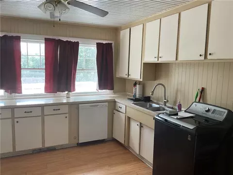 Kitchen - 203 N Pine St, Harrison, AR 72601 photo 3 of 3