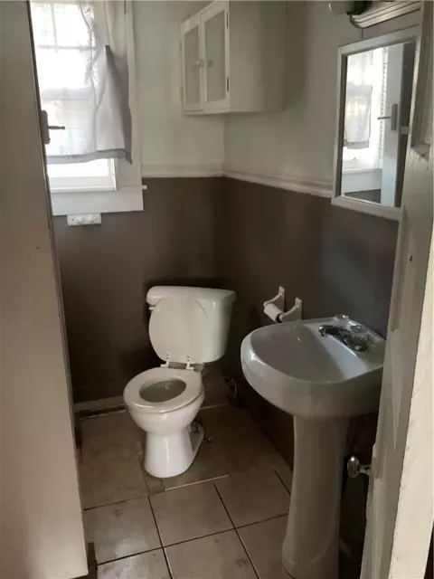 Bath - 203 N Pine St, Harrison, AR 72601 photo 3 of 4
