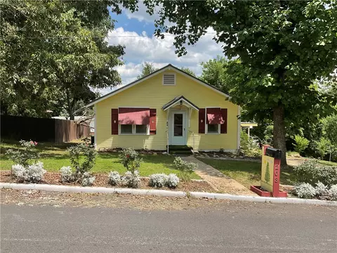 203 N Pine St, Harrison, AR 72601