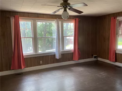 Living - 203 N Pine St, Harrison, AR 72601 photo 1 of 2