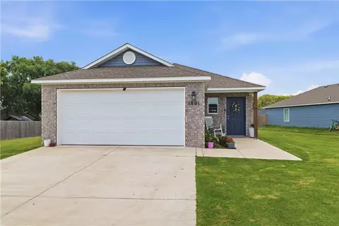 1801 E Annette Dr, Siloam Springs, AR 72761