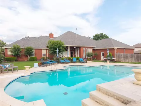 Exterior - 10904 Kettering Ln, Fort Smith, AR 72908 photo 7 of 11