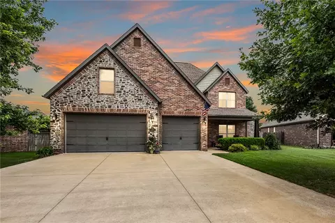 4201 Willowbend Dr, Rogers, AR 72758