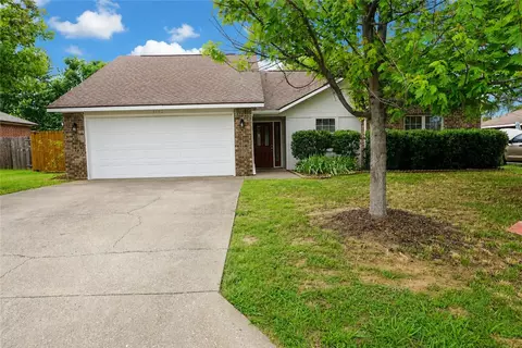 1403 SE 21st St, Bentonville, AR 72712