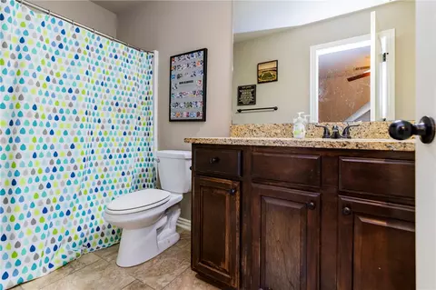 Bath - 7114 Devonshire Ave, Springdale, AR 72762 photo 4 of 4