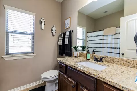 Bath - 7114 Devonshire Ave, Springdale, AR 72762 photo 3 of 4