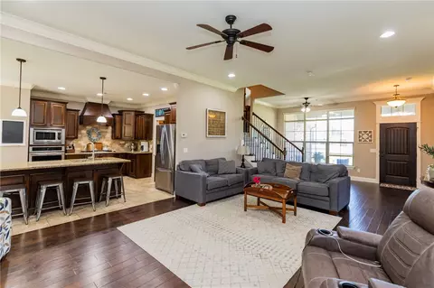 Living - 7114 Devonshire Ave, Springdale, AR 72762 photo 1 of 4