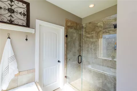 Bath - 7114 Devonshire Ave, Springdale, AR 72762 photo 2 of 4