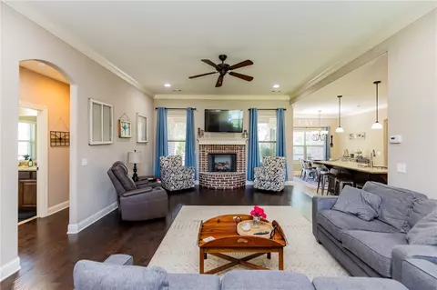 Living - 7114 Devonshire Ave, Springdale, AR 72762 photo 3 of 4
