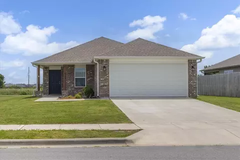 825 S Katlyn Dr, Siloam Springs, AR 72761