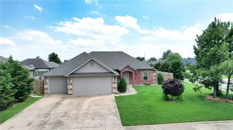 400 Capri St, Centerton, AR 72719