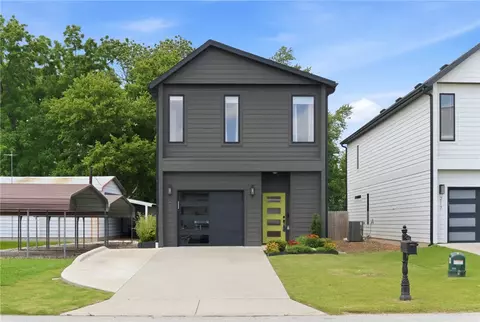 219 W Birch St, Rogers, AR 72756