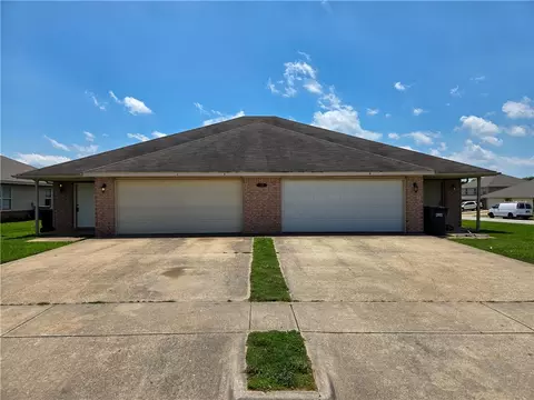 1066 Remington Dr, Springdale, AR 72764